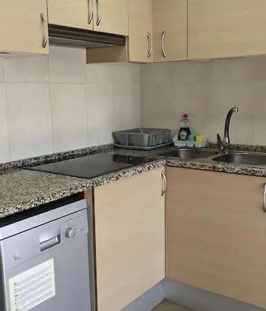 Apartamento Cozy, Sunny And Close To The