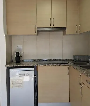 Apartamento Cozy, Sunny And Close To The
