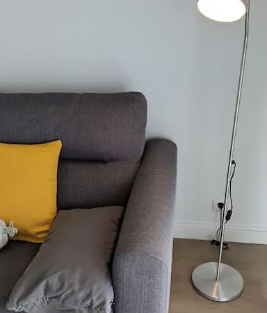 Apartamento Cozy, Sunny And Close To The